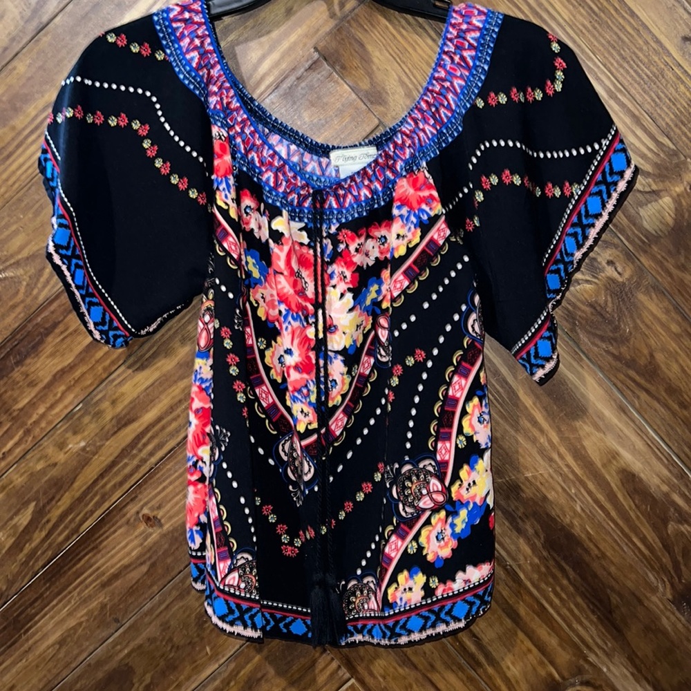 Beautiful Floral blouse. Color: black. Size: small